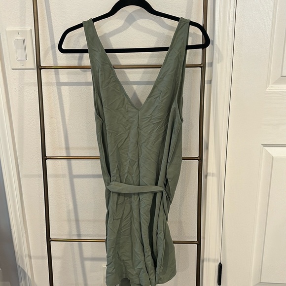 Zara Loose-Fitted Jumpsuit Romper - Picture 2 of 5